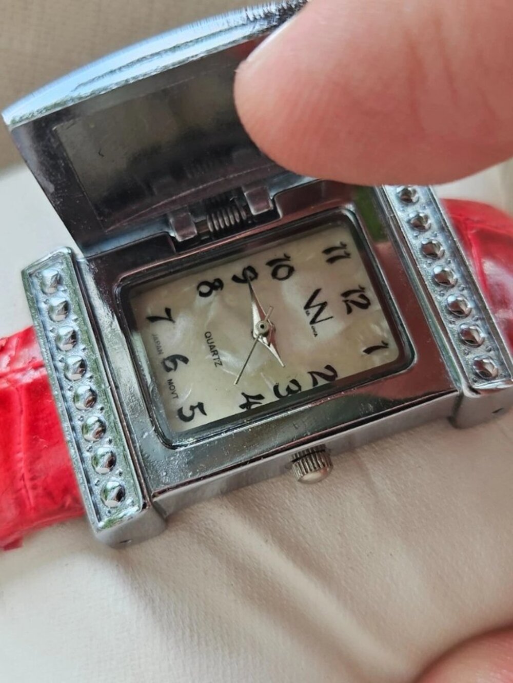 Vintage Via Nova Ladies Wristwatch Cuff Red/Silver Tone Analog Quartz Watch - Picture 4 of 12